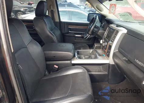 2017 Ram 1500 Laramie 4X4 5'7 Box z USA, uszkodzony, nr VIN 1C6RR7NT4HS750808